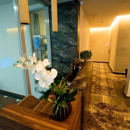 Hotel Zeneli Vlorë Екстериор снимка