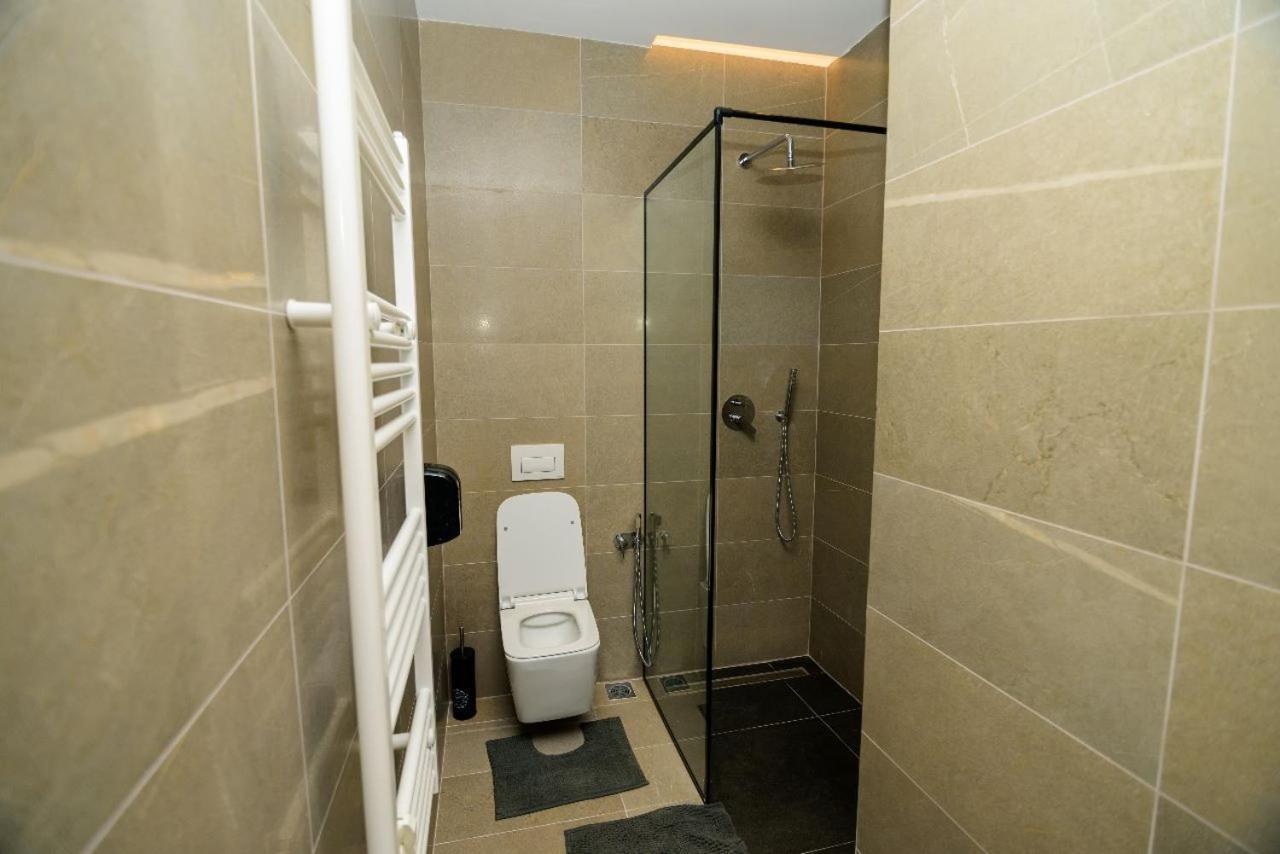 Hotel Zeneli Vlorë Екстериор снимка