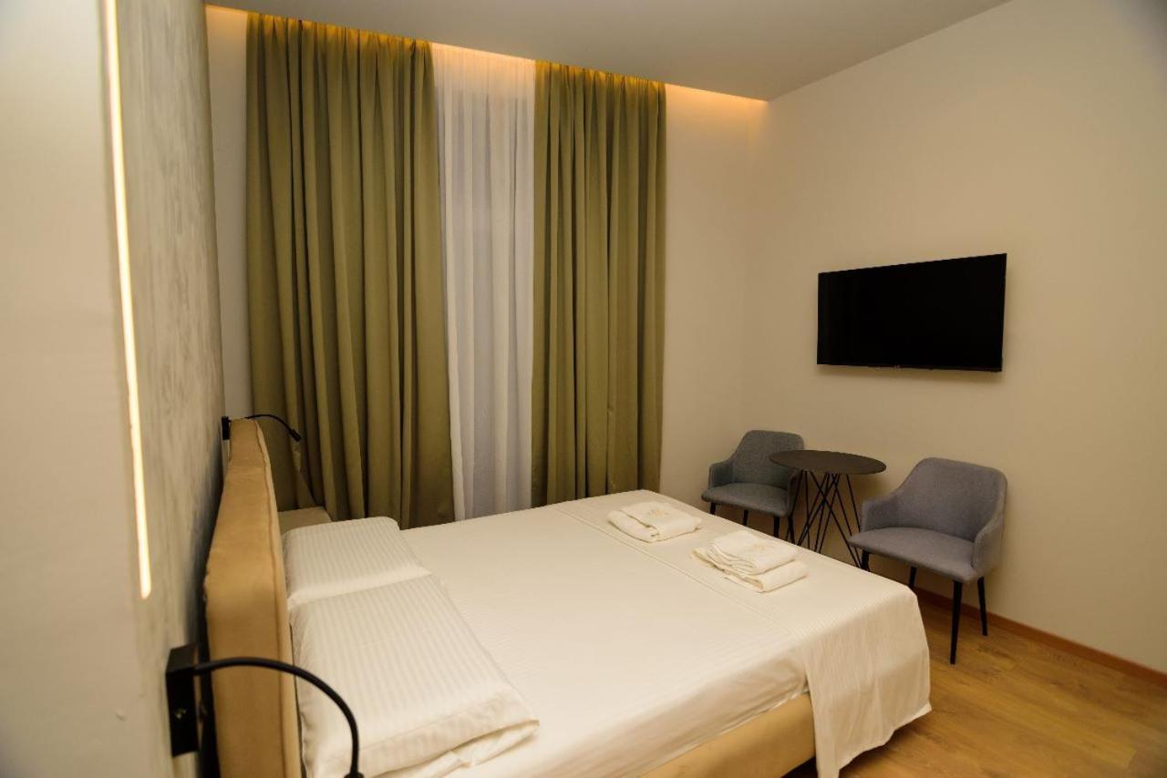 Hotel Zeneli Vlorë Екстериор снимка