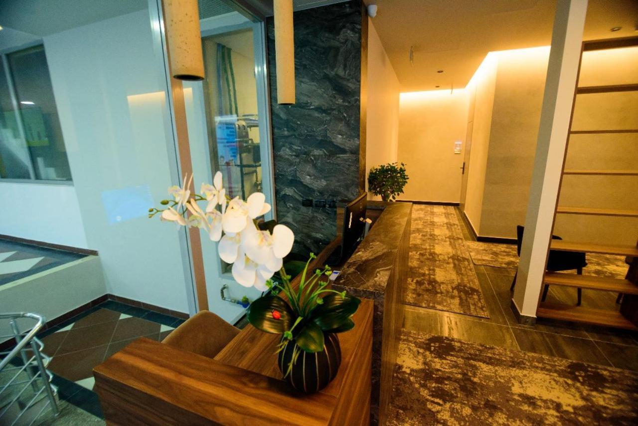 Hotel Zeneli Vlorë Екстериор снимка
