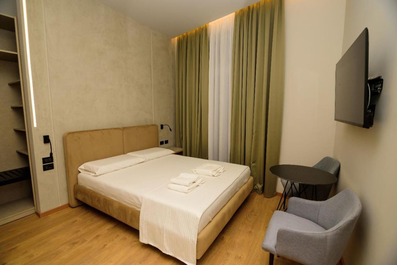 Hotel Zeneli Vlorë Екстериор снимка