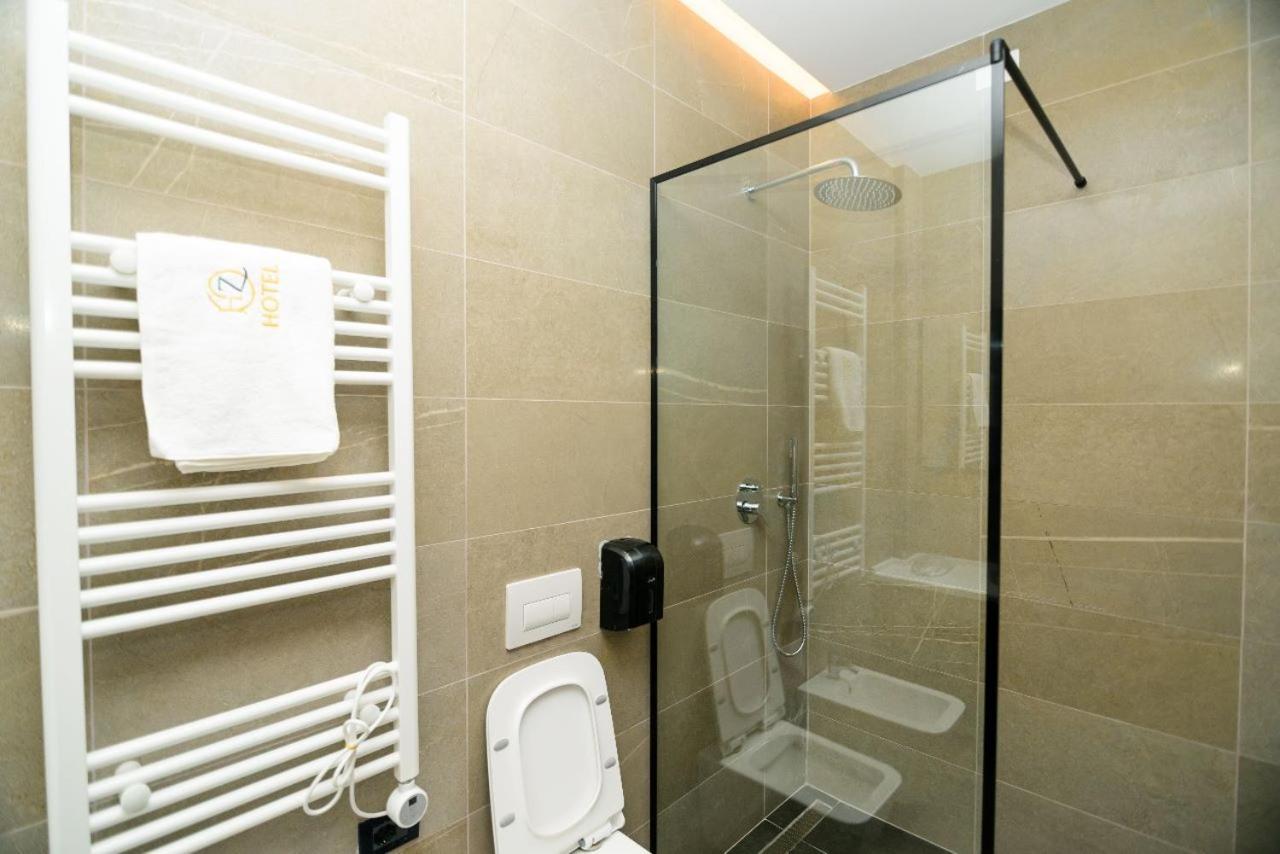 Hotel Zeneli Vlorë Екстериор снимка