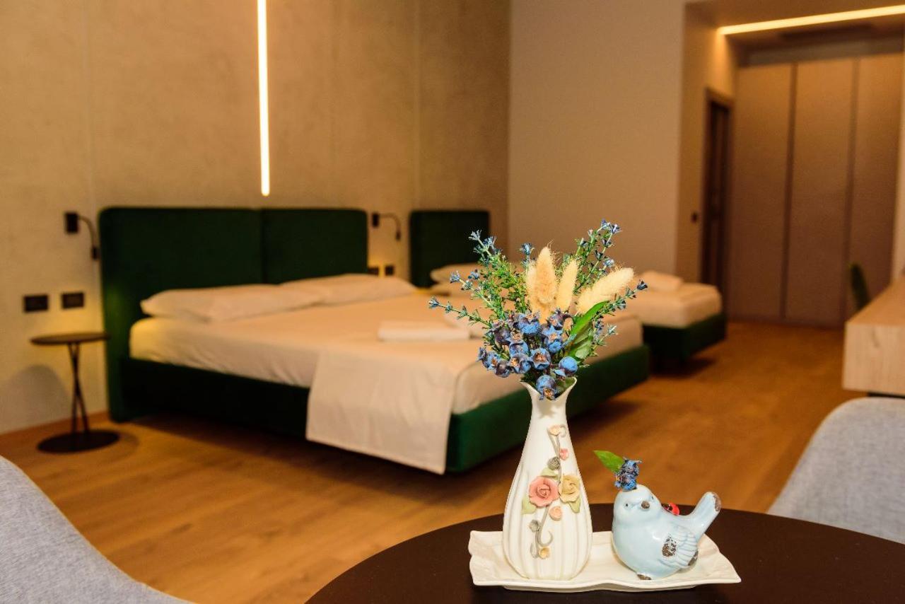 Hotel Zeneli Vlorë Екстериор снимка