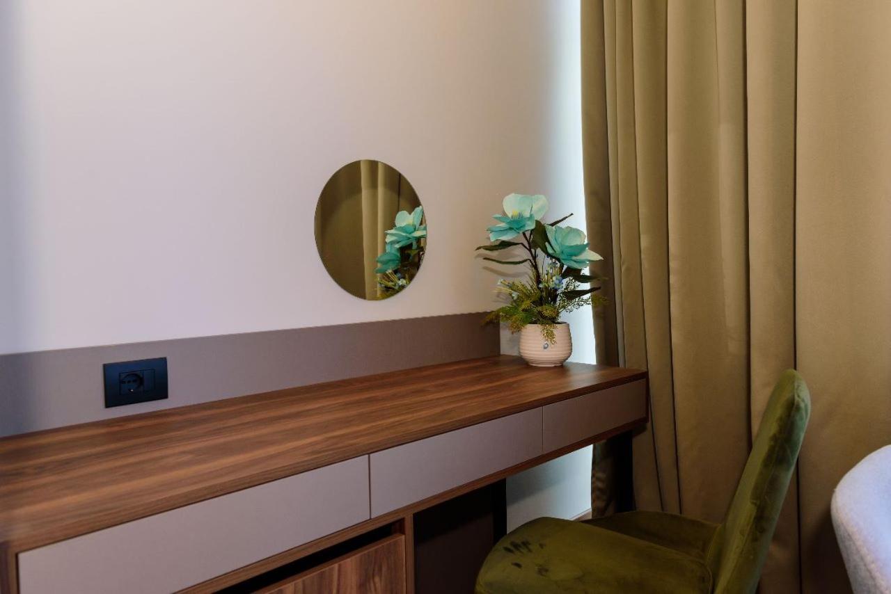Hotel Zeneli Vlorë Екстериор снимка