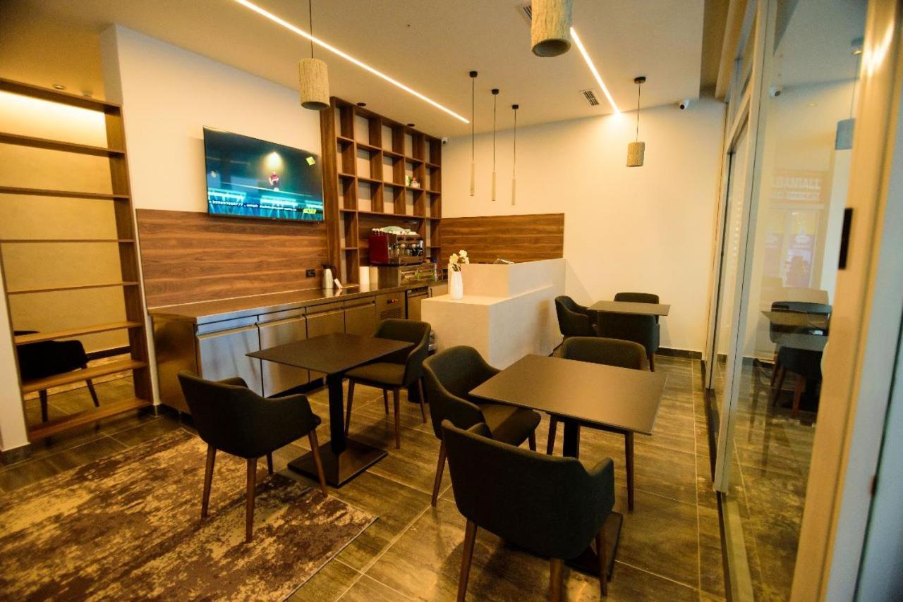 Hotel Zeneli Vlorë Екстериор снимка