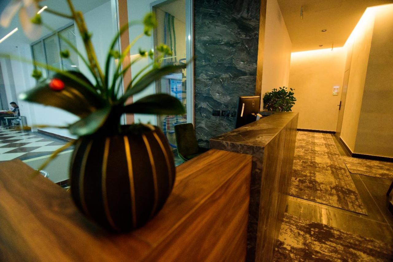 Hotel Zeneli Vlorë Екстериор снимка